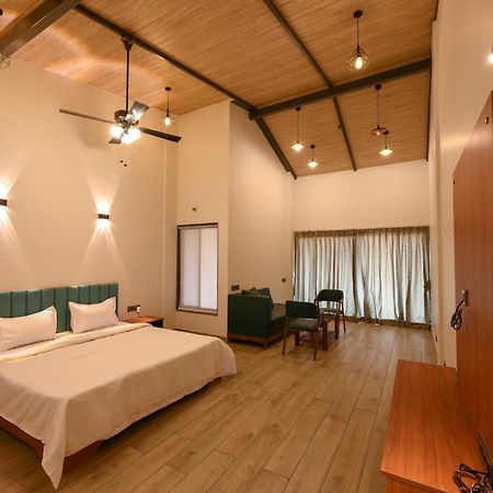 E&G Green Courts Resort At Koroli Hill Station Насик Экстерьер фото