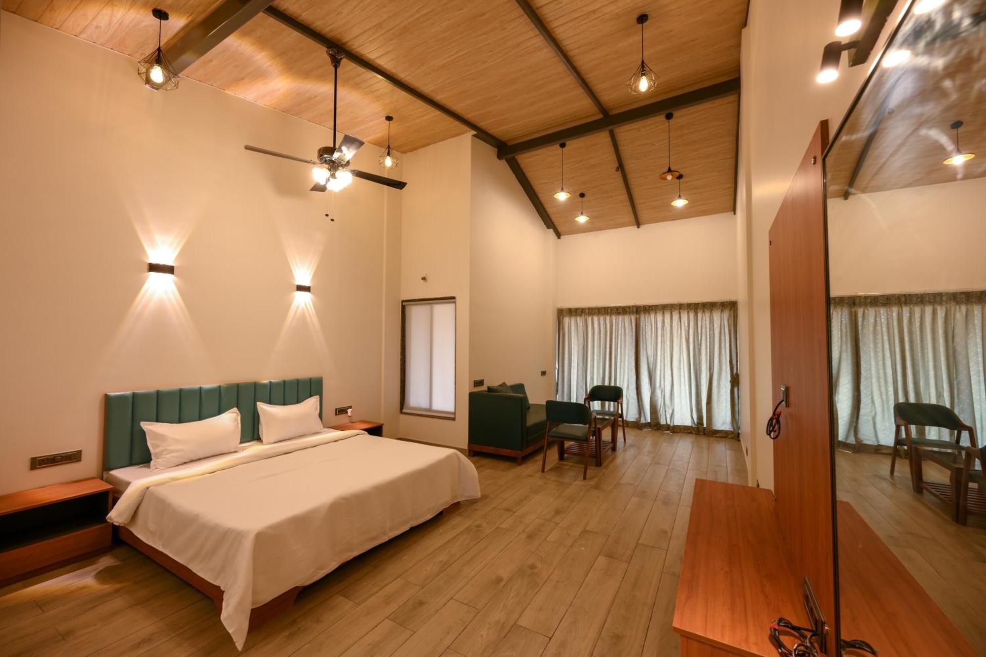 E&G Green Courts Resort At Koroli Hill Station Насик Экстерьер фото